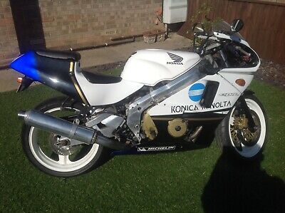 Honda cbr 400rr nc23